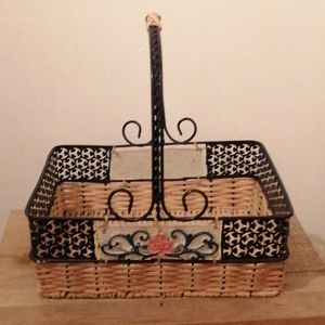Vtg Wicker Basket